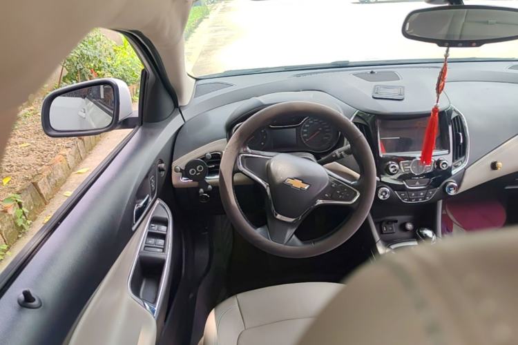 Used Chevrolet Cruze 2015 1.4T DCG Luxury Edition Steering Wheel
