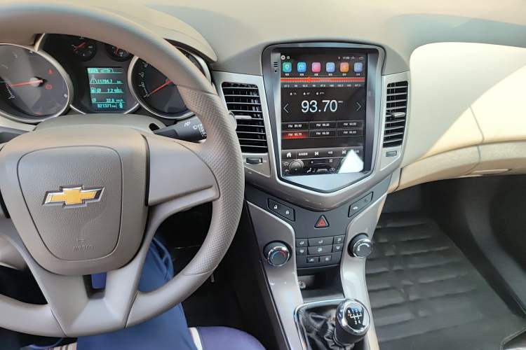 Used Chevrolet Cruze 2015 1.5L Classic SE MT Audio And AC Panel