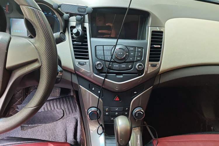 Used Chevrolet Cruze 2015 1.5L Classic SE AT Audio And AC Panel
