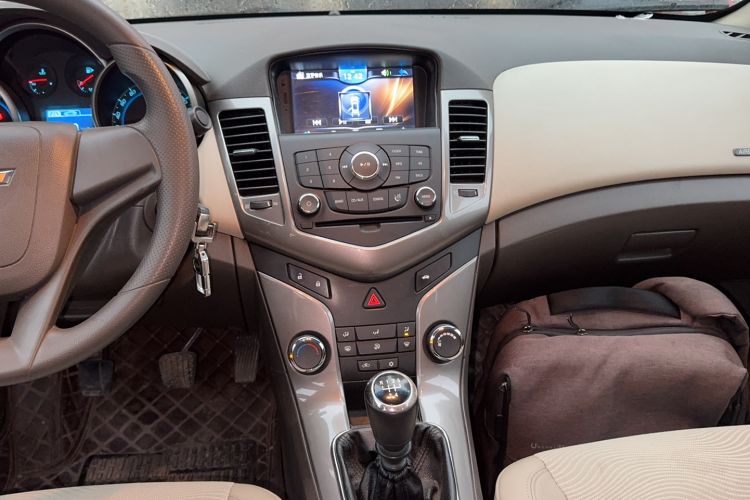Used Chevrolet Cruze 2015 1.5L Classic SE MT Audio And AC Panel