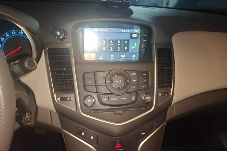 Used Chevrolet Cruze 2015 1.5L Classic SL MT Audio And AC Panel