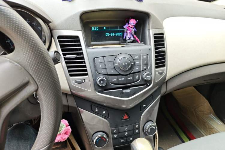 Used Chevrolet Cruze 2015 1.5L Classic SE AT Audio And AC Panel