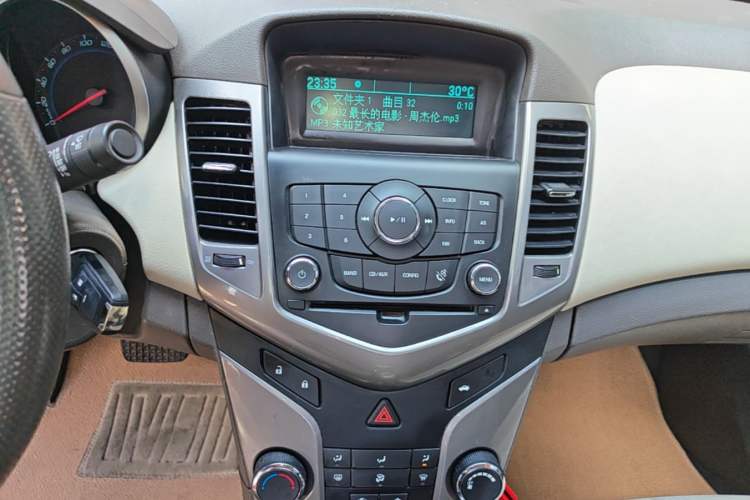 Used Chevrolet Cruze 2015 1.5L Classic SE AT Audio And AC Panel