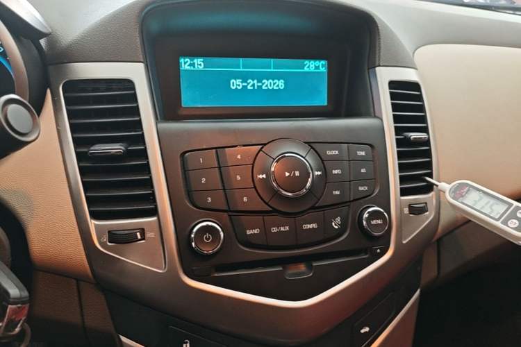 Used Chevrolet Cruze 2015 1.5L Classic SL MT Audio And AC Panel