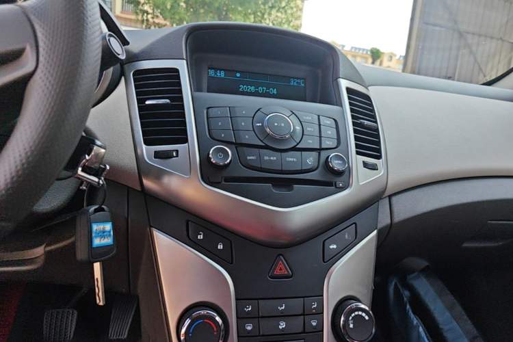 Used Chevrolet Cruze 2015 1.5L Classic SL MT Audio And AC Panel