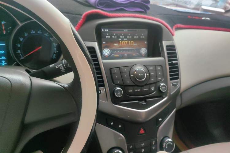 Used Chevrolet Cruze 2015 1.5L Classic SE AT Audio And AC Panel