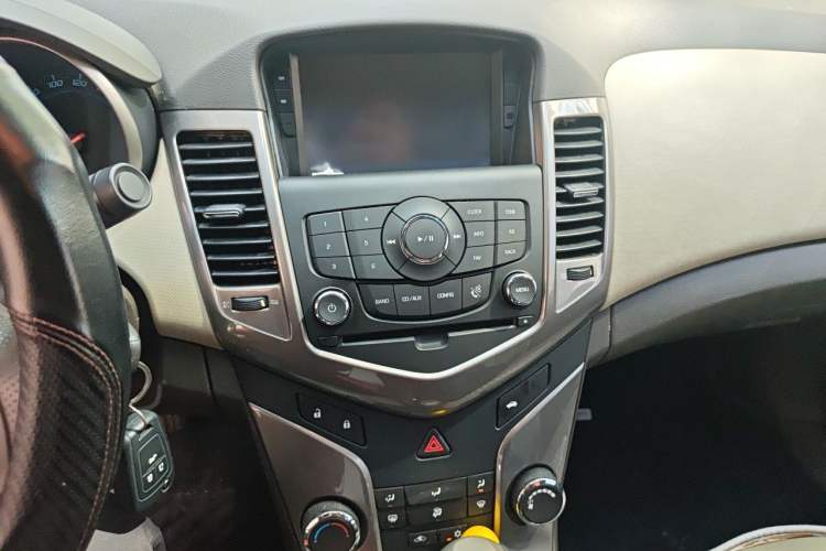 Used Chevrolet Cruze 2015 1.5L Classic SE AT Audio And AC Panel