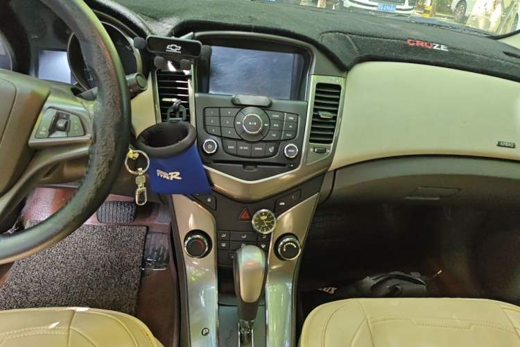 Used Chevrolet Cruze 2015 1.5L Classic SE AT Audio And AC Panel