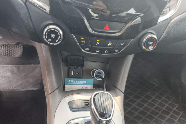 Used Chevrolet Cruze 2015 1.5L Automatic Fashion Navigation Edition Audio And AC Panel