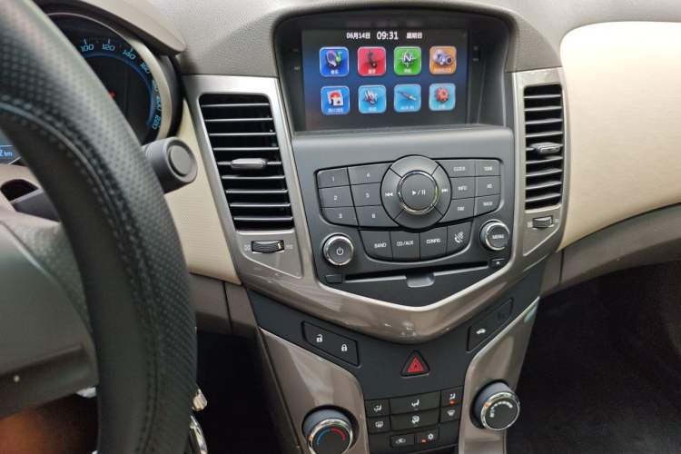 Used Chevrolet Cruze 2015 1.5L Classic SE AT Audio And AC Panel