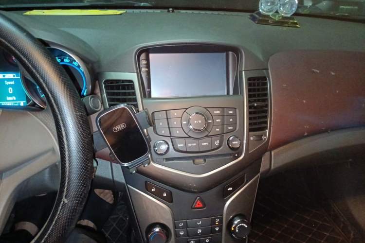 Used Chevrolet Cruze 2015 1.5L Classic SE MT Audio And AC Panel