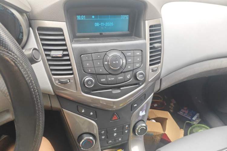 Used Chevrolet Cruze 2015 1.5L Classic SE MT Audio And AC Panel