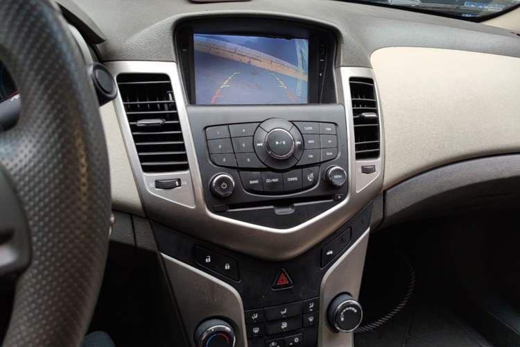 Used Chevrolet Cruze 2015 1.5L Classic SL MT Audio And AC Panel