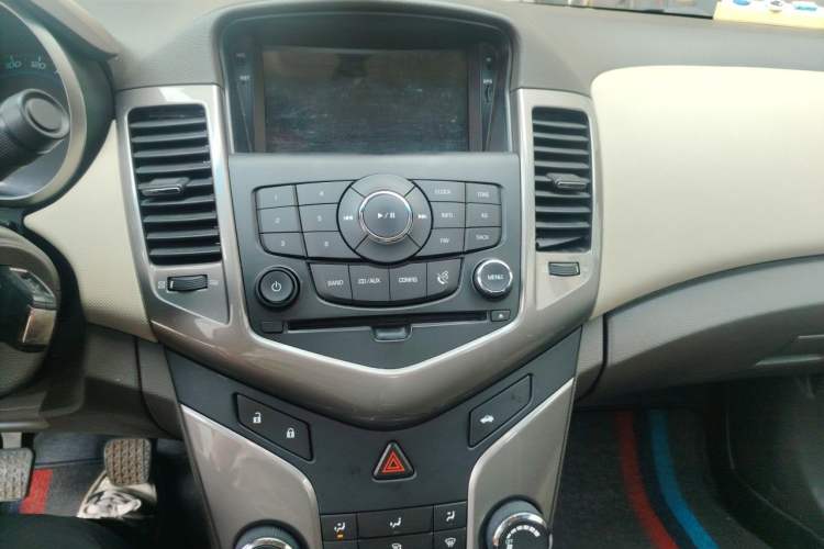 Used Chevrolet Cruze 2015 1.5L Classic SE MT Audio And AC Panel