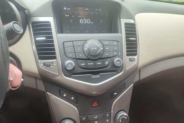 Used Chevrolet Cruze 2015 1.5L Classic SE AT Audio And AC Panel