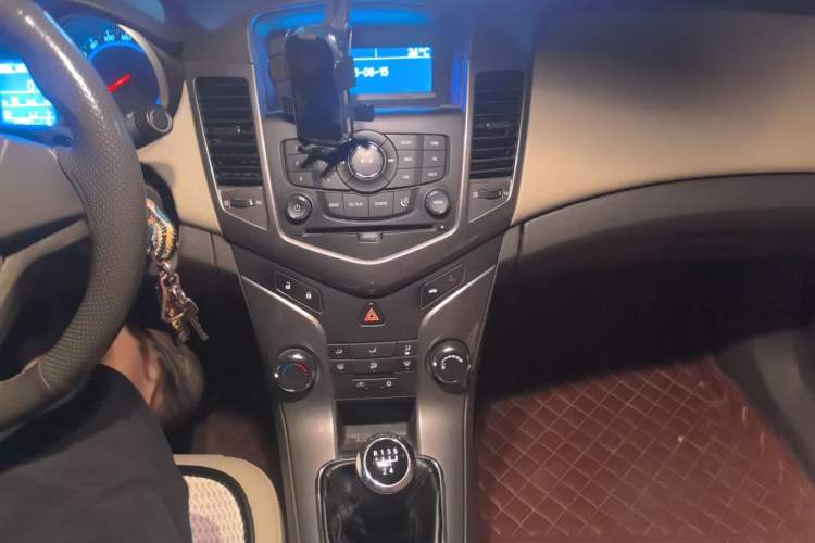 Used Chevrolet Cruze 2015 1.5L Classic SE MT Audio And AC Panel