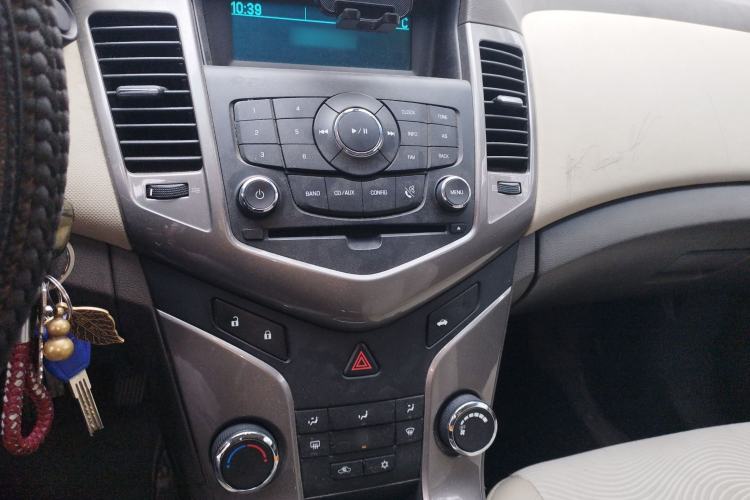 Used Chevrolet Cruze 2015 1.5L Classic SE MT Audio And AC Panel