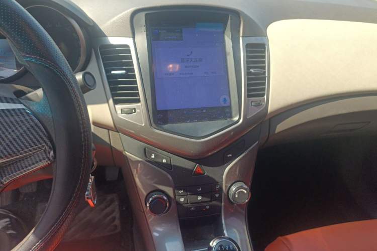 Used Chevrolet Cruze 2015 1.5L Classic SE MT Audio And AC Panel