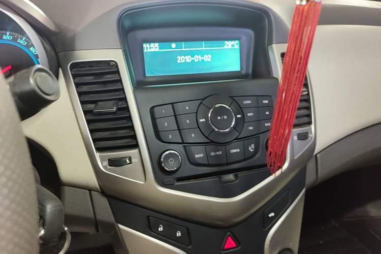 Used Chevrolet Cruze 2015 1.5L Classic SL MT Audio And AC Panel