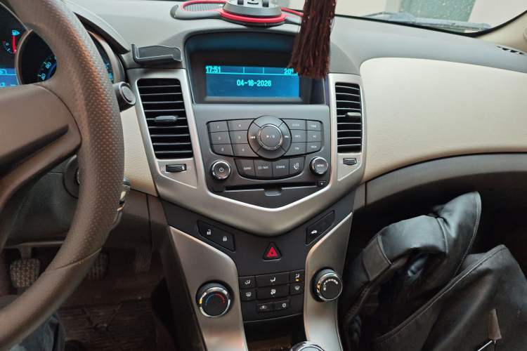 Used Chevrolet Cruze 2015 1.5L Classic SL MT Audio And AC Panel