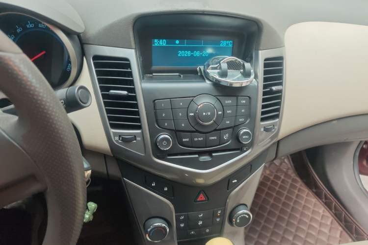 Used Chevrolet Cruze 2015 1.5L Classic SE AT Audio And AC Panel