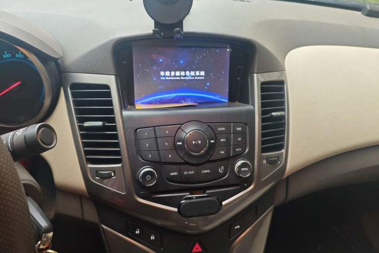 Used Chevrolet Cruze 2015 1.5L Classic SE MT Audio And AC Panel