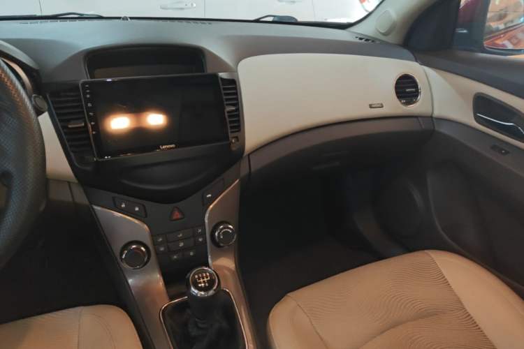 Used Chevrolet Cruze 2015 1.5L Classic SE MT Audio And AC Panel