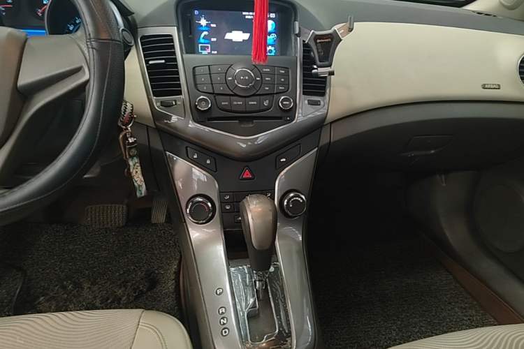 Used Chevrolet Cruze 2015 1.5L Classic SE AT Audio And AC Panel