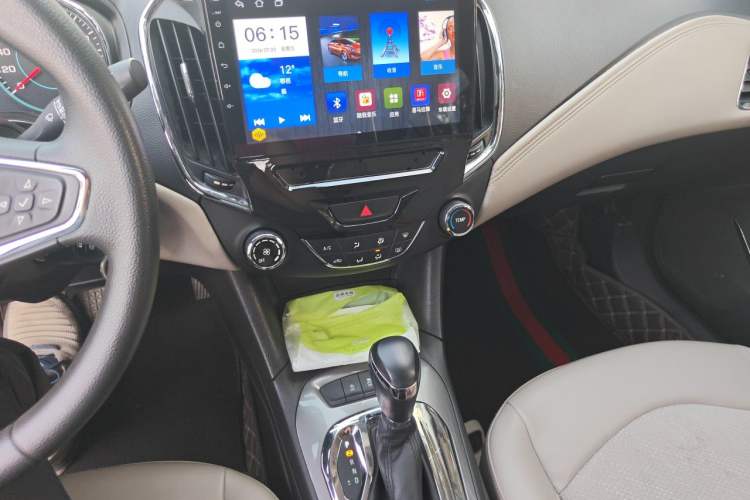 Used Chevrolet Cruze 2015 1.5L Automatic Luxury Edition Audio And AC Panel