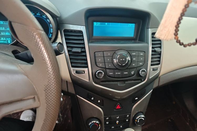 Used Chevrolet Cruze 2015 1.5L Classic SE AT Audio And AC Panel