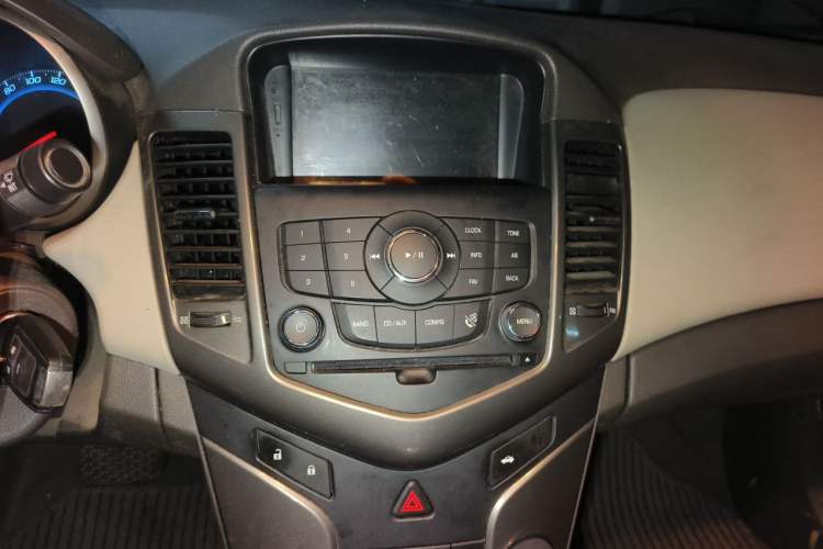 Used Chevrolet Cruze 2015 1.5L Classic SE AT Audio And AC Panel