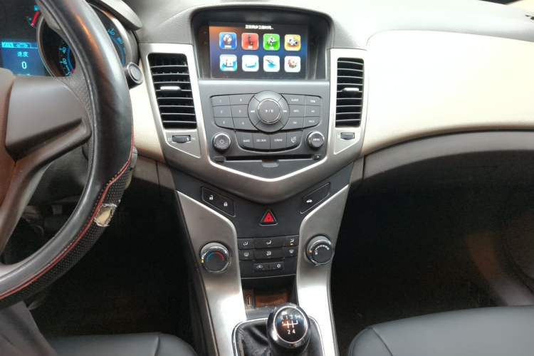Used Chevrolet Cruze 2015 1.5L Classic SL MT Audio And AC Panel