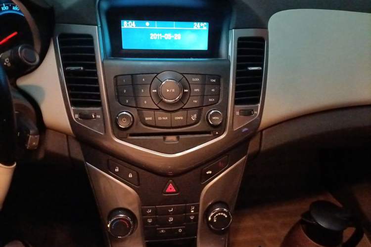 Used Chevrolet Cruze 2015 1.5L Classic SE MT Audio And AC Panel