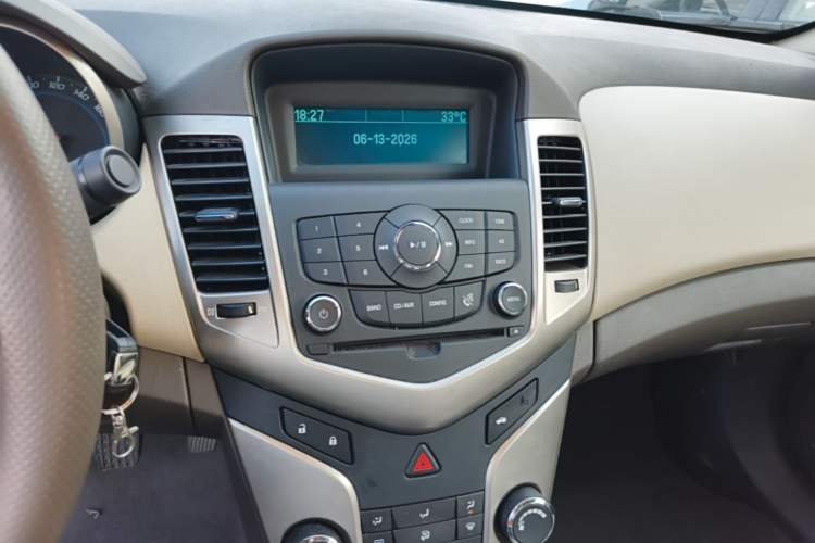 Used Chevrolet Cruze 2015 1.5L Classic SL MT Audio And AC Panel