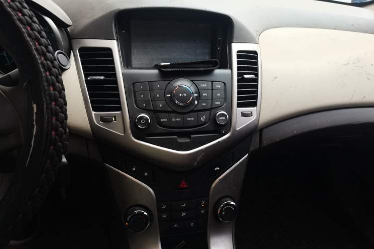 Used Chevrolet Cruze 2015 1.5L Classic SL MT Audio And AC Panel