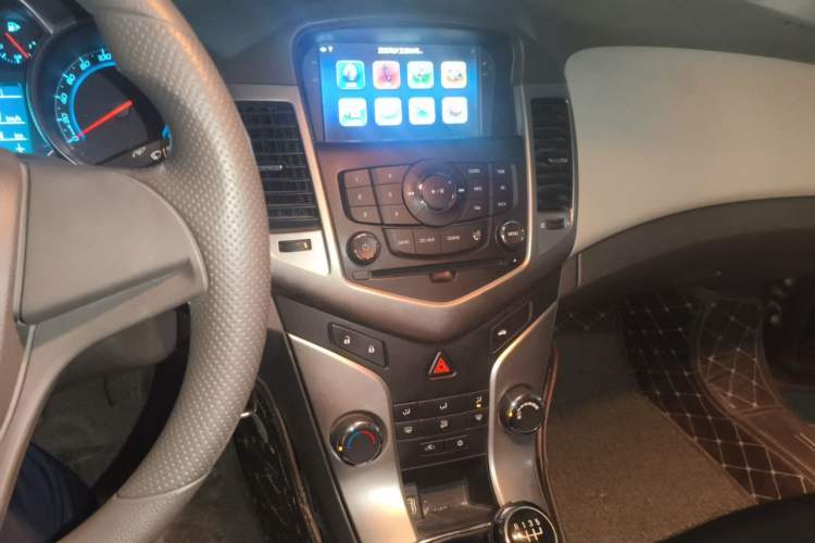 Used Chevrolet Cruze 2015 1.5L Classic SL MT Audio And AC Panel