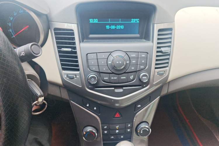 Used Chevrolet Cruze 2015 1.5L Classic SE AT Audio And AC Panel
