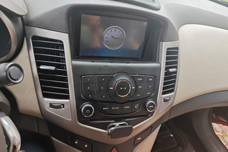 Used Chevrolet Cruze 2015 1.5L Classic SL MT Audio And AC Panel