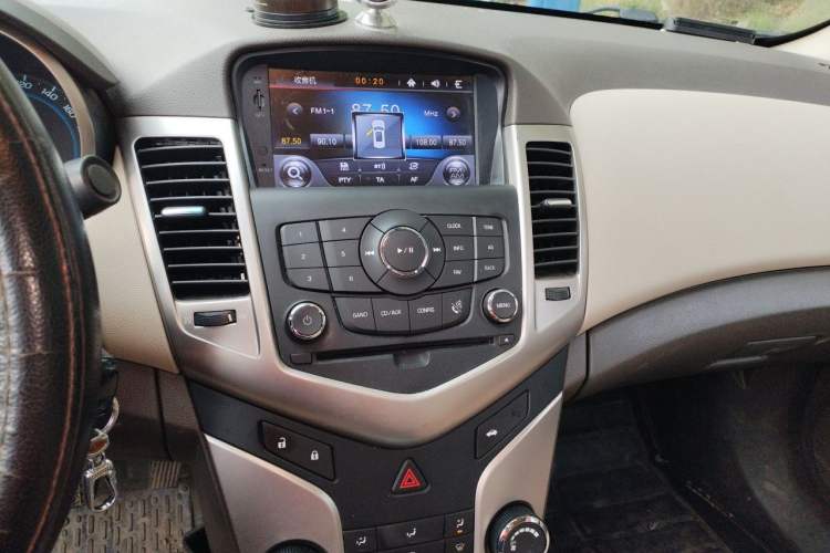 Used Chevrolet Cruze 2015 1.5L Classic SL MT Audio And AC Panel