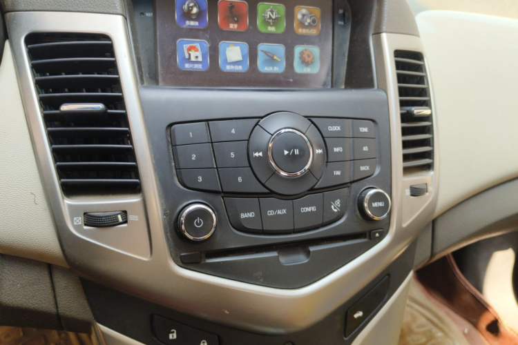 Used Chevrolet Cruze 2015 1.5L Classic SL MT Audio And AC Panel