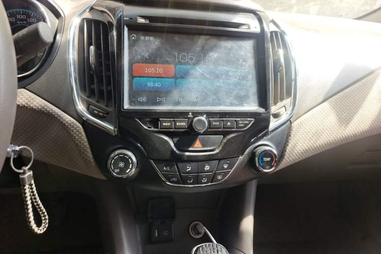 Used Chevrolet Cruze 2015 1.5L Automatic Fashion Navigation Edition Audio And AC Panel