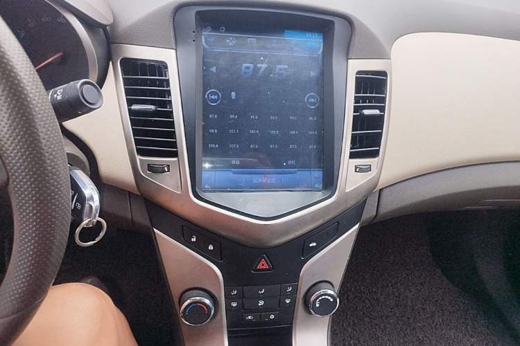Used Chevrolet Cruze 2015 1.5L Classic SL MT Audio And AC Panel