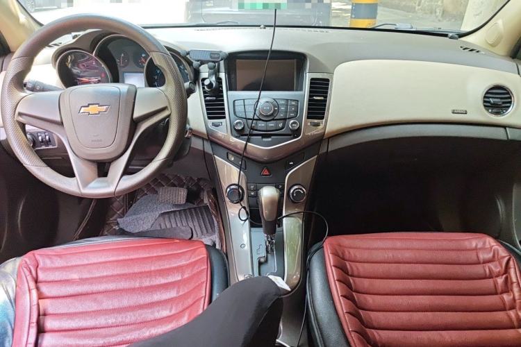 Used Chevrolet Cruze 2015 1.5L Classic SE AT Center Console