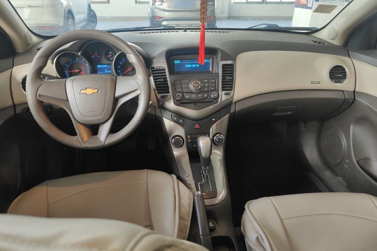 Used Chevrolet Cruze 2015 1.5L Classic SE AT Center Console