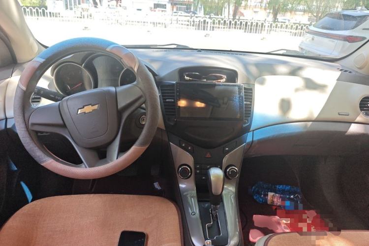 Used Chevrolet Cruze 2015 1.5L Classic SE AT Center Console