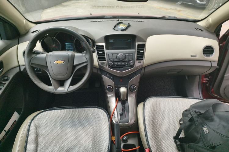 Used Chevrolet Cruze 2015 1.5L Classic SE AT Center Console