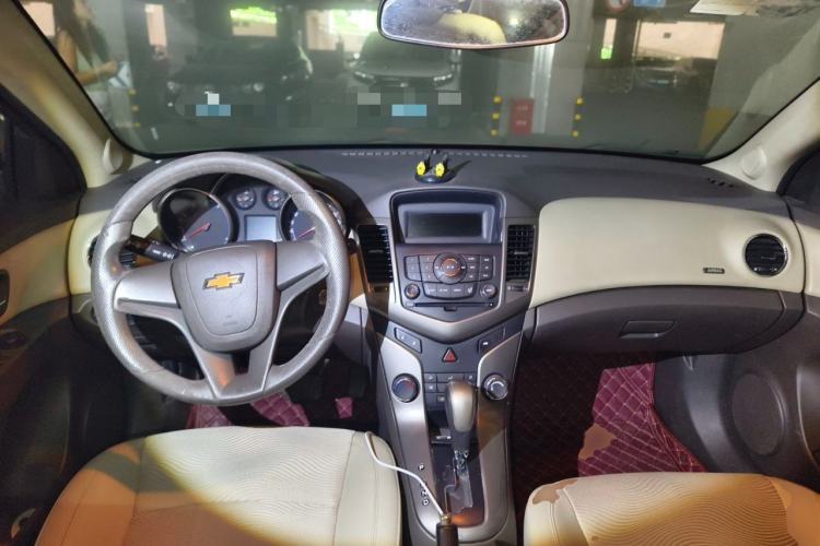 Used Chevrolet Cruze 2015 1.5L Classic SE AT Center Console