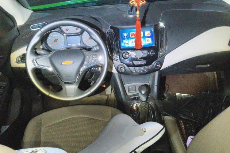 Used Chevrolet Cruze 2015 1.5L Automatic Luxury Edition Center Console