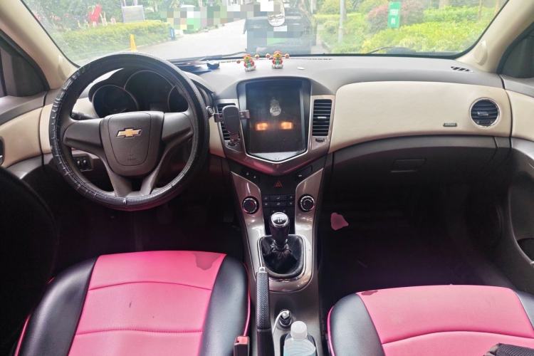 Used Chevrolet Cruze 2015 1.5L Classic SE MT Center Console
