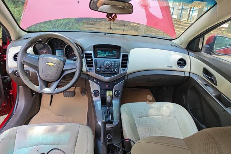 Used Chevrolet Cruze 2015 1.5L Classic SE AT Center Console